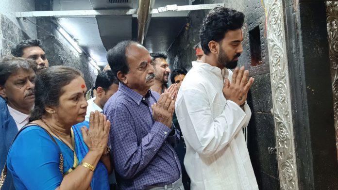 KL Rahul offers prayer at Mahakal Temple Ujjain with his family