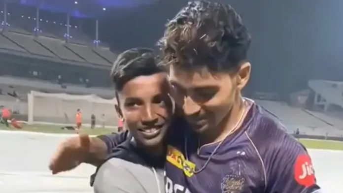 Watch:Rahmanullah Gurbaz of KKR wins hearts with a gesture, giving his fan his gloves