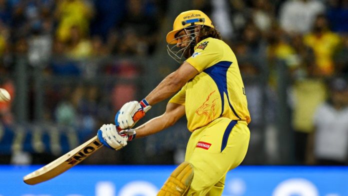 CSK coach confirms MS Dhoni injured but ignores pain to do what needs to  be done
